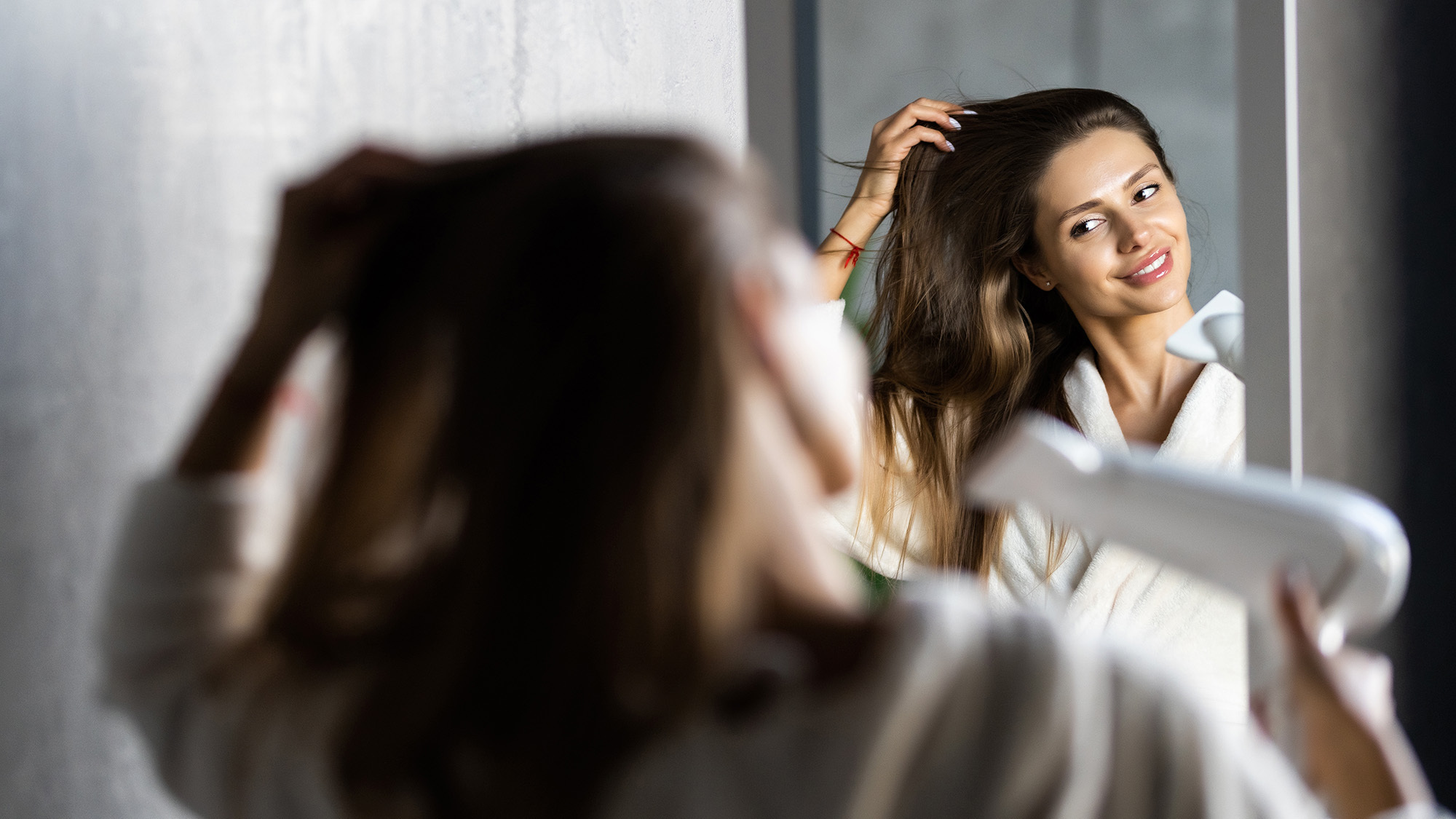 Come proteggere i capelli durante l'asciugatura